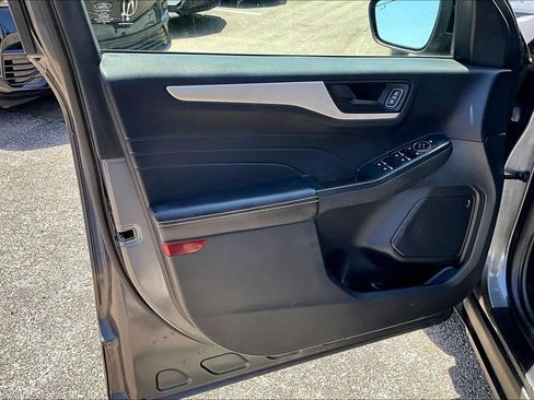 Used 2022 Ford Escape SE w/ SE Sport Appearance Package FWD image 19