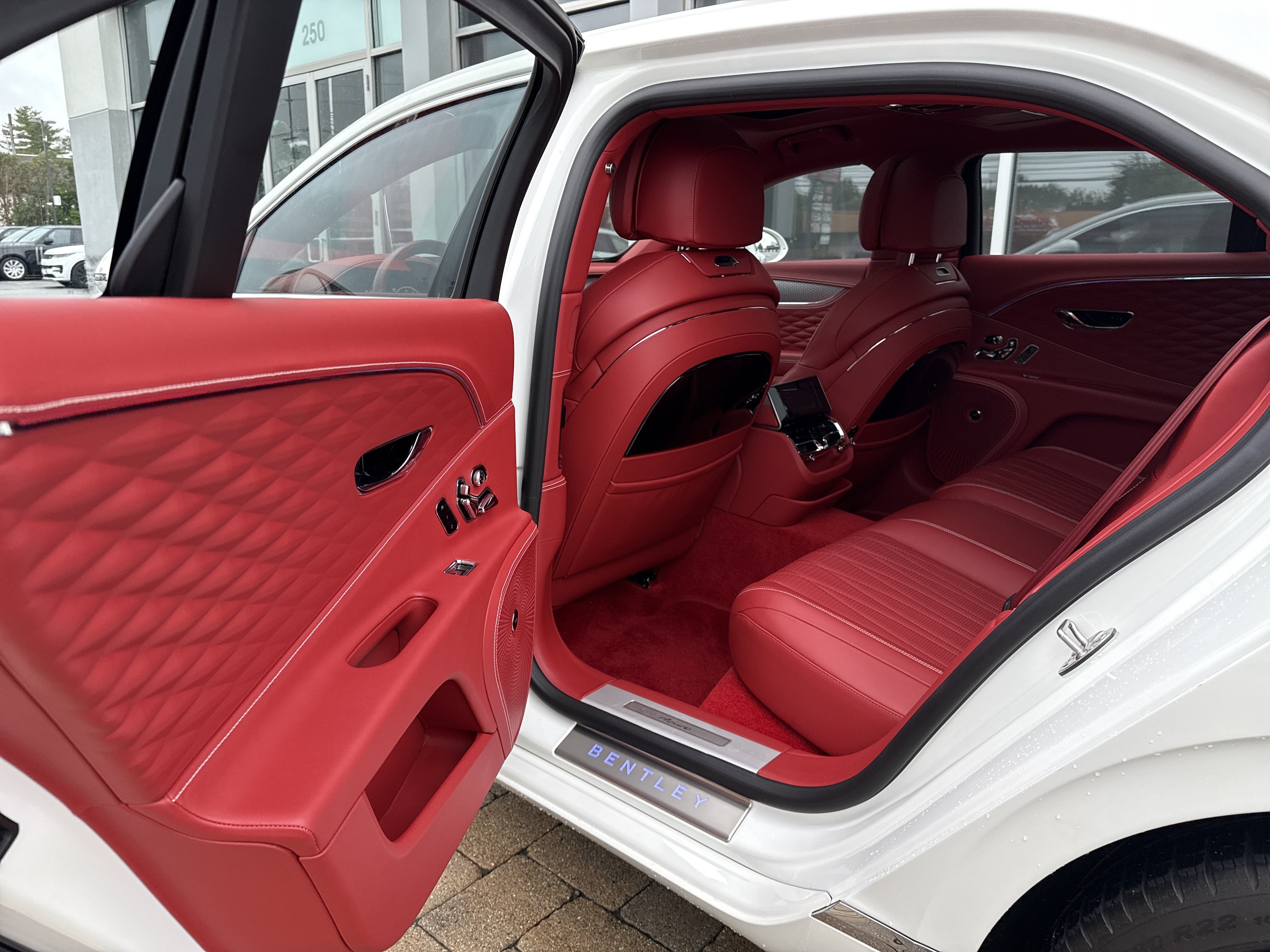 Used 2023 Bentley Flying Spur Azure AWD/4WD image 33