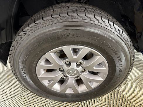 Used 2018 Toyota Tacoma SR5 image 11