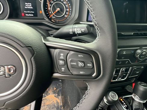 New 2026 Jeep Gladiator Sport AWD/4WD image 24