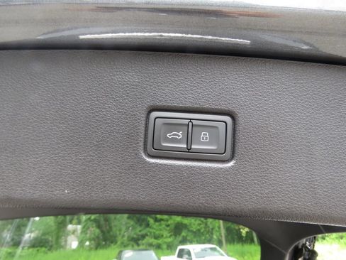Used 2022 Audi Q5 2.0T Premium Plus AWD/4WD image 18