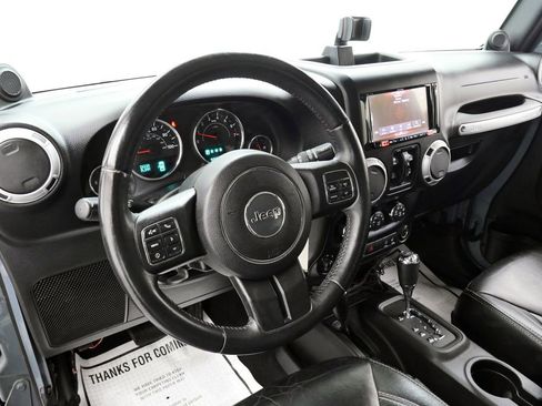 Used 2014 Jeep Wrangler Unlimited Sahara w/ Connectivity Group AWD/4WD image 11
