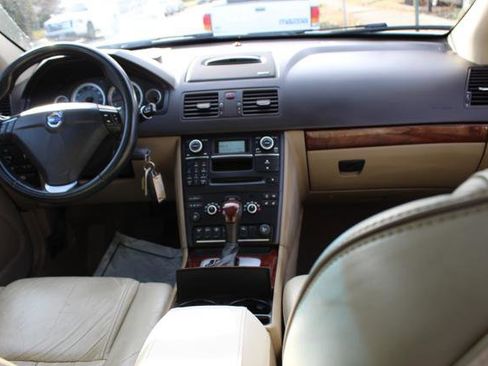 Used 2014 Volvo XC90 3.2 w/ Climate Package image 10