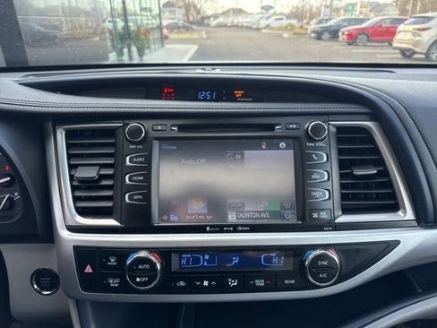 Used 2018 Toyota Highlander XLE image 17