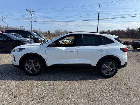 Used 2025 Ford Escape ST-Line w/ Tech Pack #1 AWD/4WD image 2
