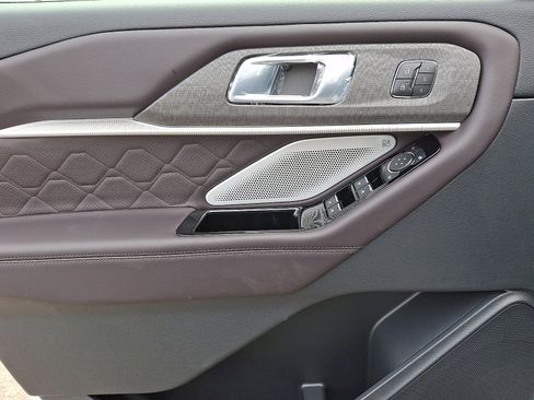 New 2026 Ford Explorer Platinum image 8