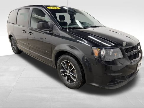 Used 2016 Dodge Grand Caravan SE FWD image 2