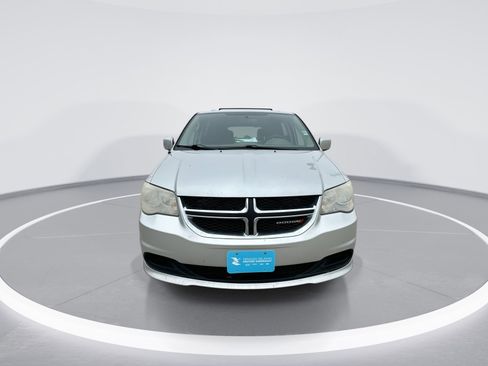 Used 2012 Dodge Grand Caravan SXT image 3