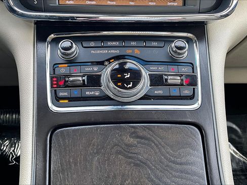 Used 2019 Lincoln Continental Select image 15