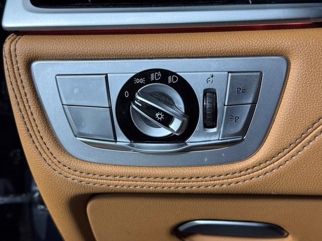 Used 2022 BMW 740i w/ M Sport Package RWD image 30