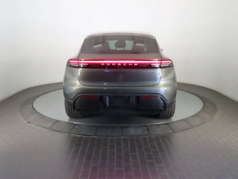 Certified 2025 Porsche Macan 4 Electric AWD/4WD image 6