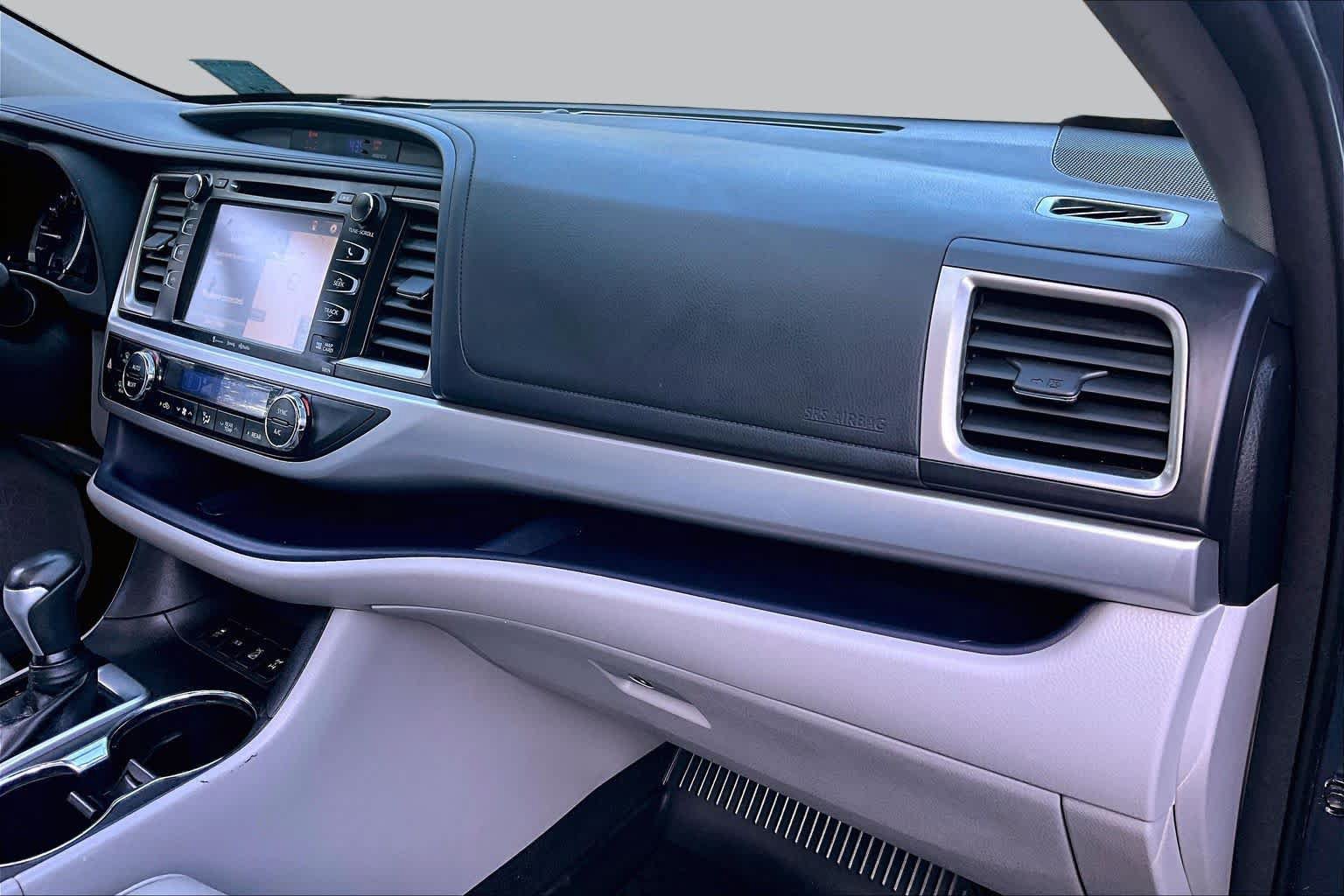 Used 2018 Toyota Highlander XLE AWD/4WD image 18