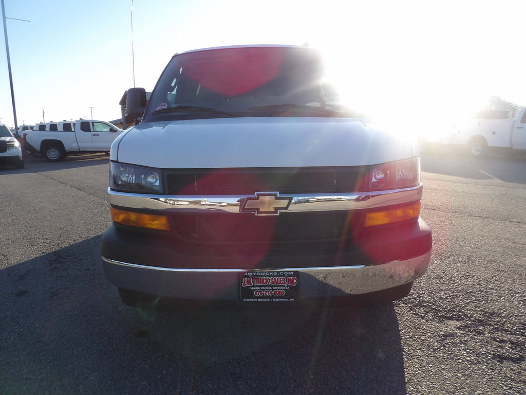 Used 2025 Chevrolet Express 3500 LT w/ LT Preferred Equipment Group RWD image 12