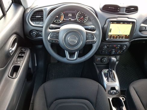 Certified 2022 Jeep Renegade Latitude image 11