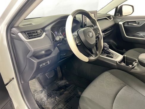 Used 2021 Toyota RAV4 XLE image 9
