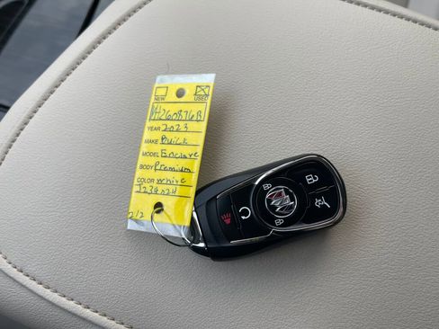 Used 2023 Buick Enclave Premium AWD/4WD image 4