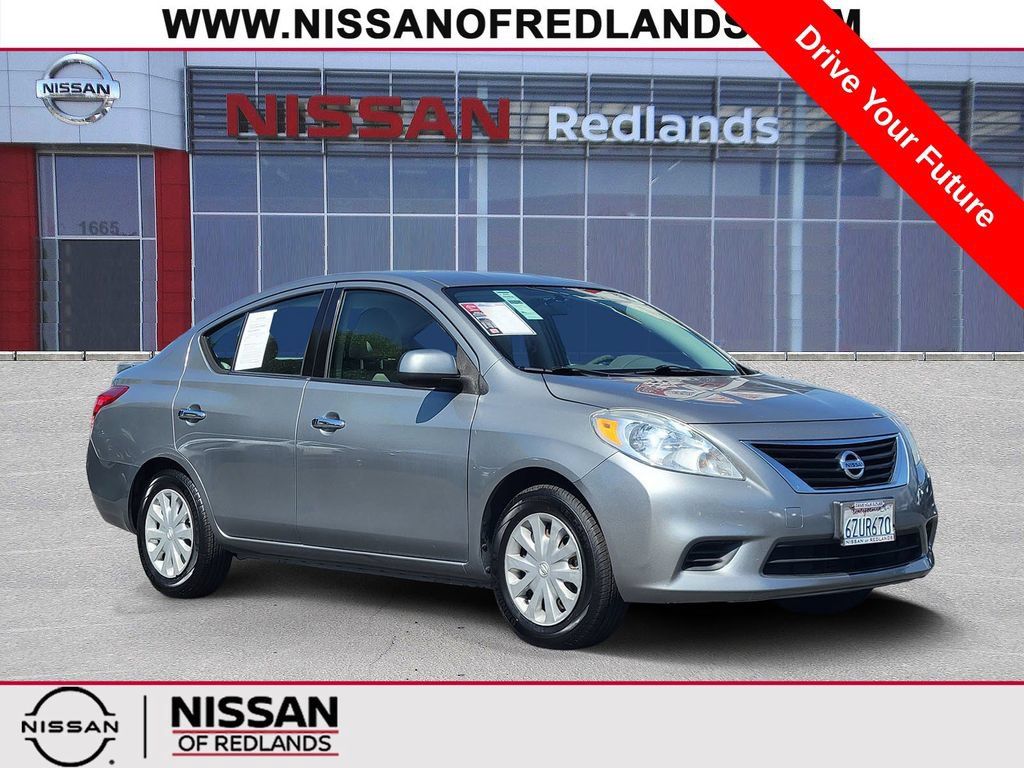 Used 2014 Nissan Versa SV FWD image 1
