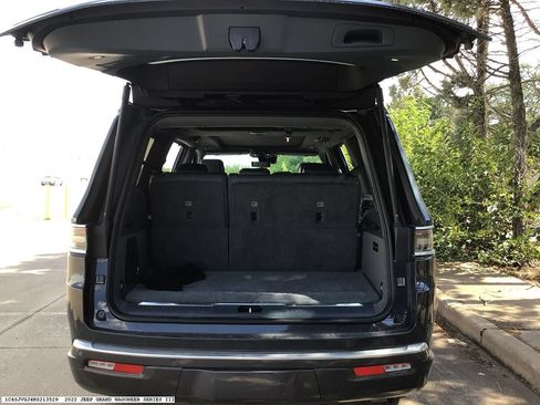 Used 2022 Jeep Grand Wagoneer Series III AWD/4WD image 12