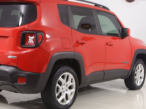 Used 2017 Jeep Renegade Latitude w/ Popular Equipment Group AWD/4WD image 37