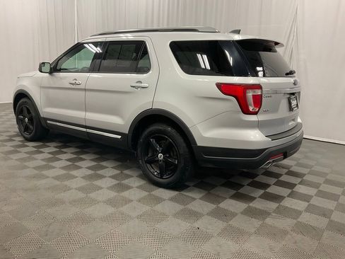 Used 2019 Ford Explorer XLT image 7