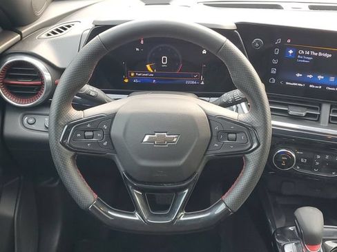 Used 2025 Chevrolet Trax RS w/ Sunroof Package FWD image 12