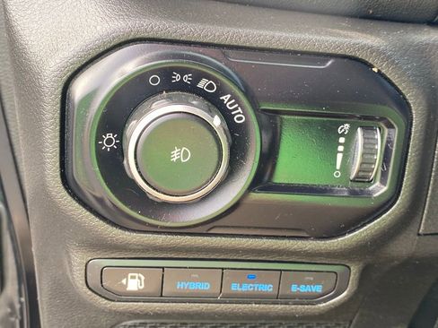 Used 2023 Jeep Wrangler Unlimited Sahara AWD/4WD image 29