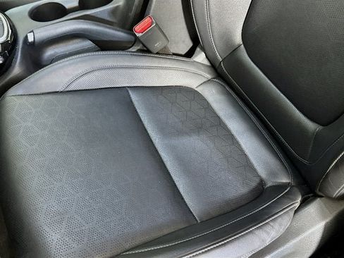 Certified 2025 Kia Seltos EX w/ EX Sunroof Package AWD/4WD image 19