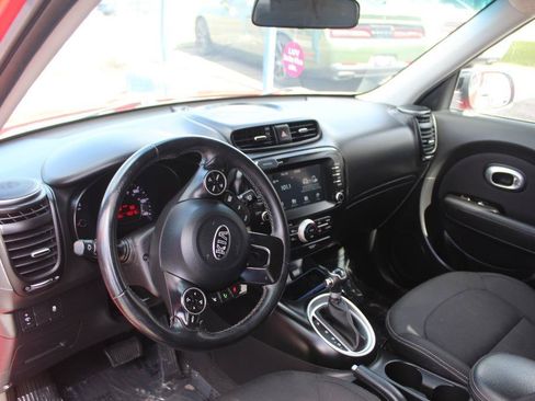 Used 2019 Kia Soul + FWD image 11