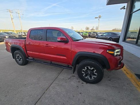 Used 2022 Toyota Tacoma TRD Sport image 10