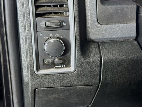Used 2015 RAM 2500 SLT image 10