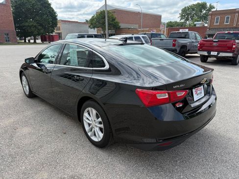 Used 2017 Chevrolet Malibu LT FWD image 7