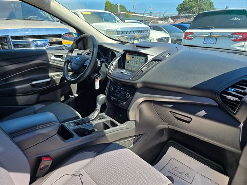 Used 2017 Ford Escape SE w/ Equipment Group 201A AWD/4WD image 9