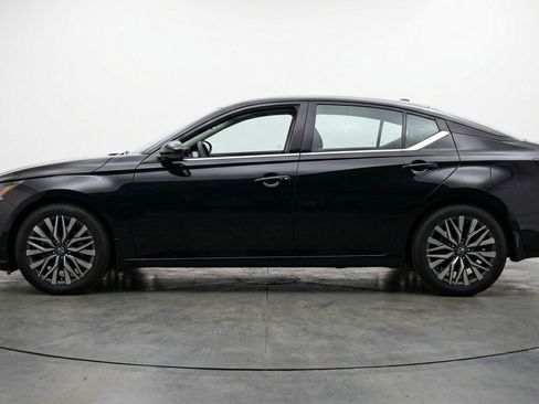 Used 2025 Nissan Altima 2.5 SV image 5