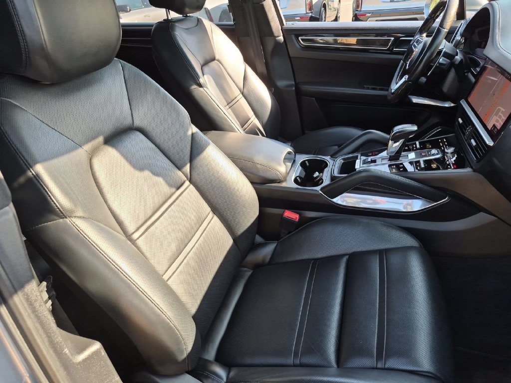 Used 2020 Porsche Cayenne Turbo S AWD/4WD image 21