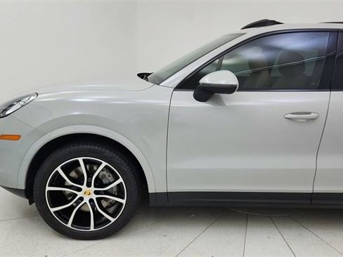 Used 2022 Porsche Cayenne image 9