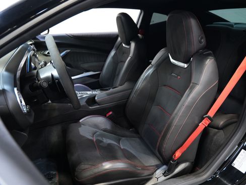 Used 2018 Chevrolet Camaro ZL1 RWD image 26