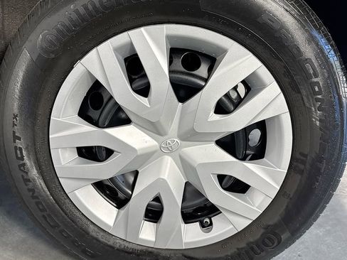 Used 2023 Toyota Corolla Cross L image 31