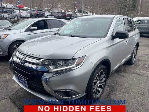 Used 2018 Mitsubishi Outlander ES image 1