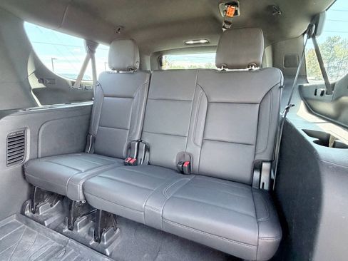 Used 2022 Chevrolet Suburban Z71 AWD/4WD image 30