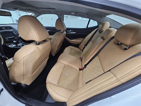 Used 2018 Nissan Maxima SR w/ Interior Lighting Package image 12