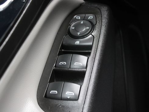 Used 2022 Chevrolet Equinox LS w/ LS Convenience Package FWD image 21