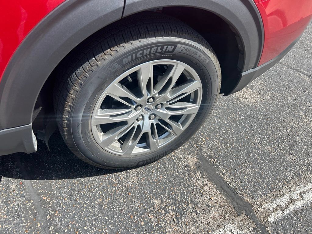 Used 2026 Ford Explorer Platinum RWD image 9