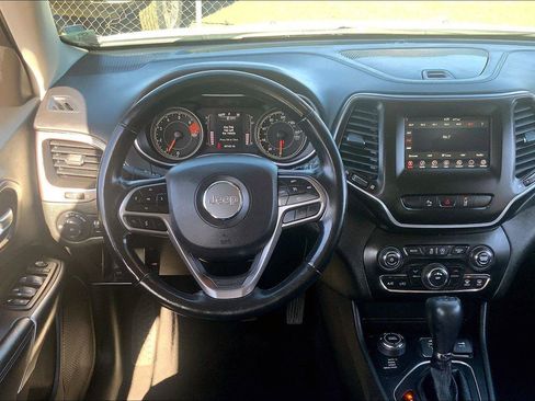 Certified 2021 Jeep Cherokee Latitude Plus AWD/4WD image 5