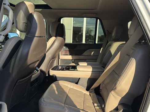 Used 2022 Lincoln Navigator L Reserve image 9