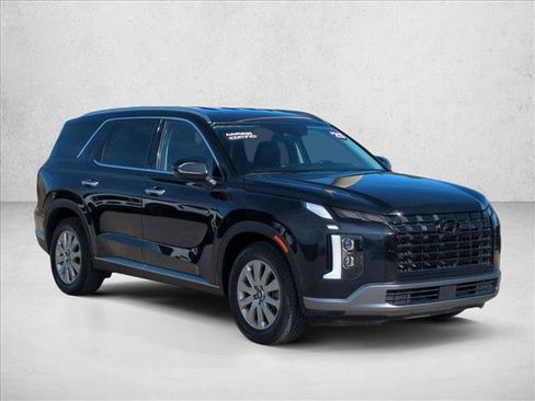 Used 2025 Hyundai Palisade SEL FWD image 3
