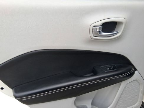 Used 2020 Jeep Compass Latitude image 28