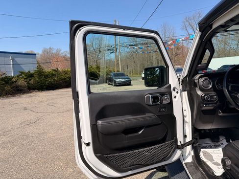 Used 2023 Jeep Wrangler Sahara w/ Cold Weather Group image 16