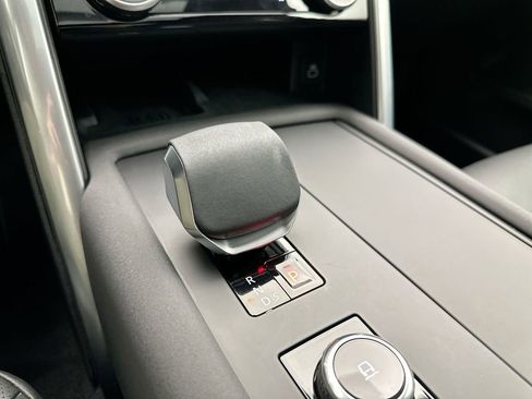 Certified 2025 Land Rover Discovery S AWD/4WD image 25