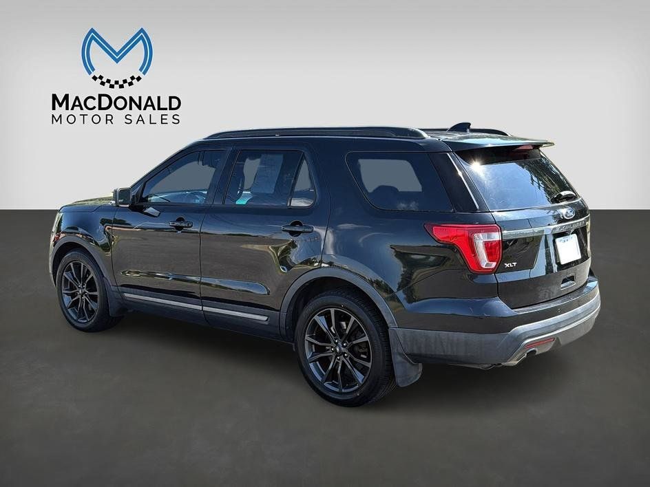 Used 2017 Ford Explorer XLT w/ Equipment Group 202A FWD image 5