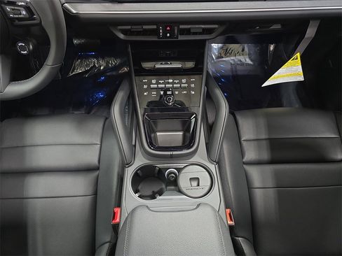 Certified 2025 Porsche Cayenne image 20